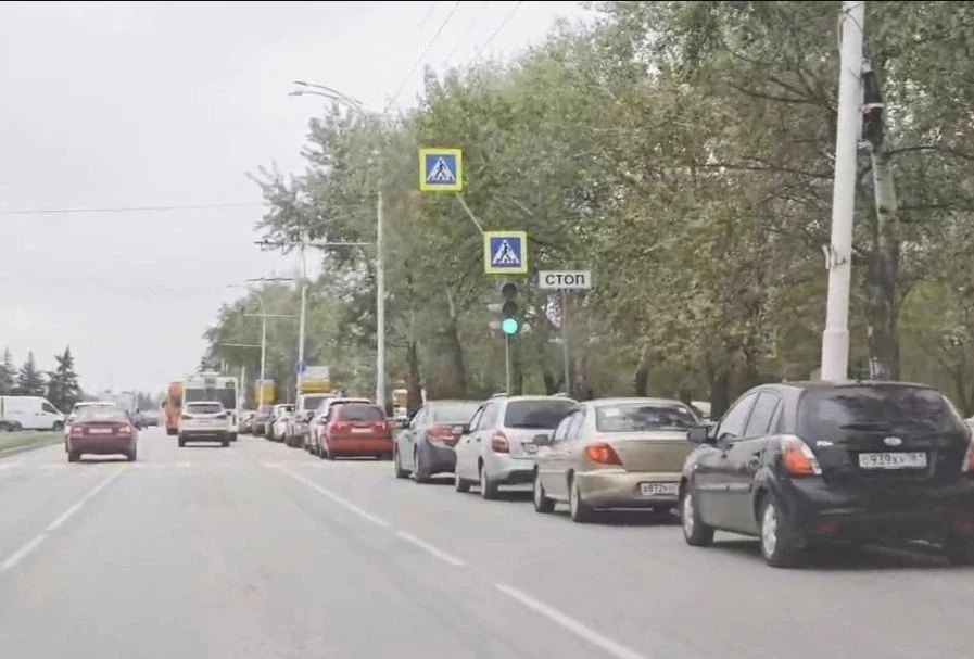В Волгодонске продолжаются перебои с топливом. Утром 29 сентября на многих городских АЗ...
