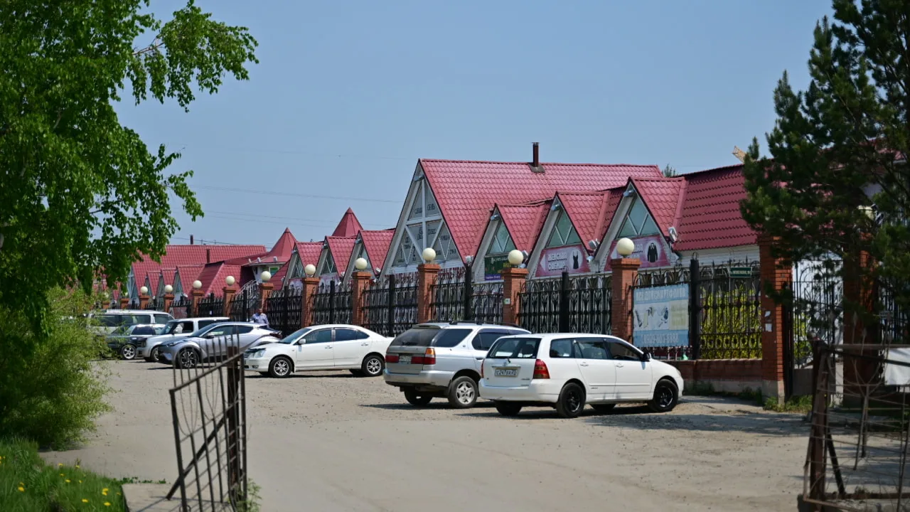 Дорога к популярному рынку в Северном разрушается из‑за стройки.   Жители Северного микрорайона жалу