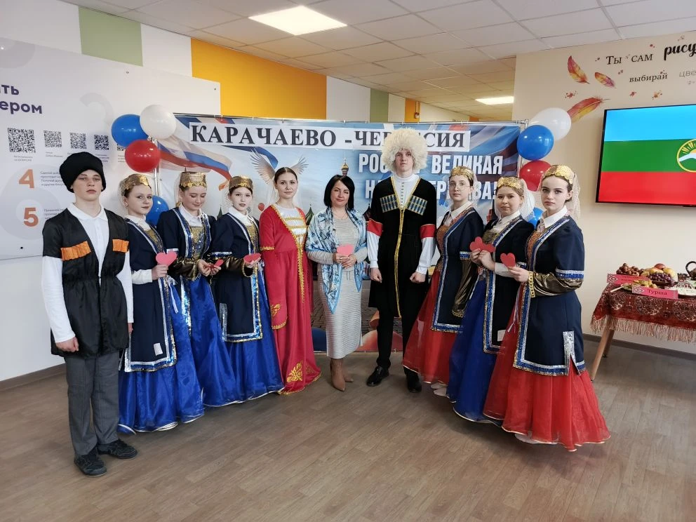 Марафон фестивалей продолжается: Октябрьская школа зажгла огни Карачаево-Черкесии!  В Волновахском М