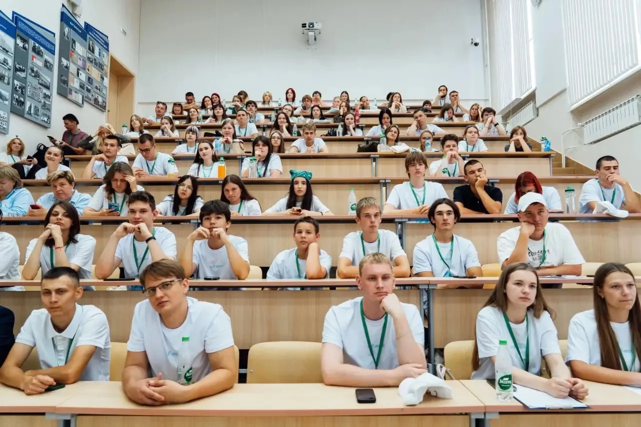 Студенты Курского ГАУ — в эпицентре событий проекта «Я в Агро»!

🌿 Второй день всероссийского проек