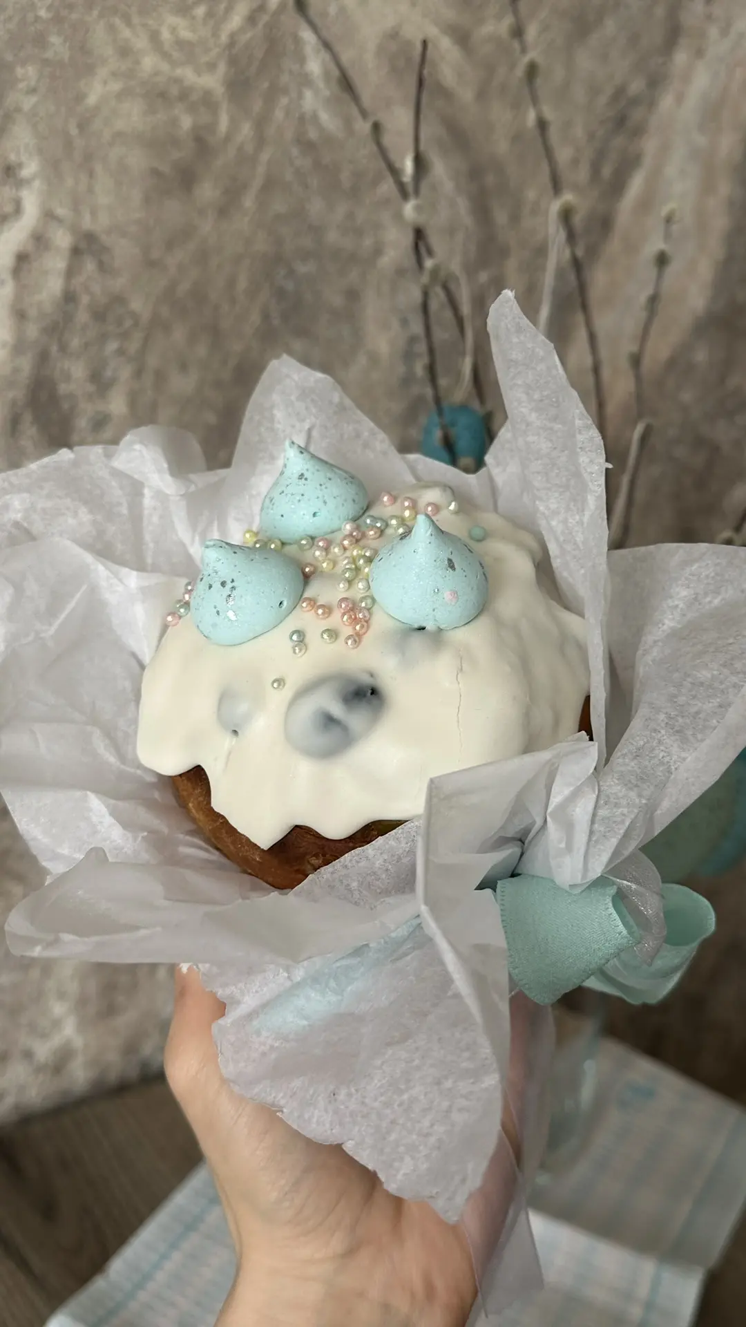 Пеку куличи всегда по одному рецепту и с вами поделюсь 💙

Мои больше любят творожные , но и классич