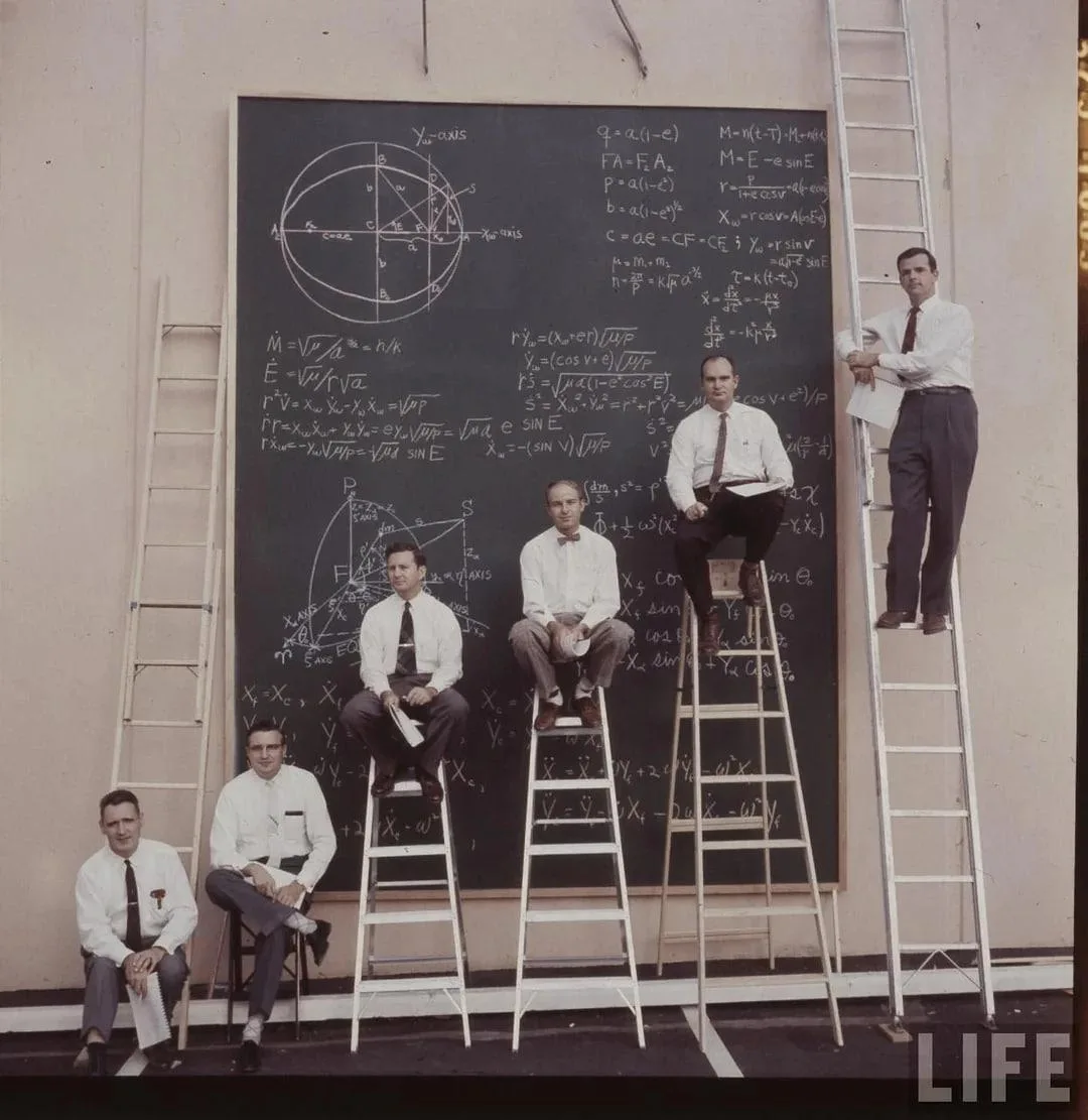 Ученые НАСА за расчетной доской, 1957 год