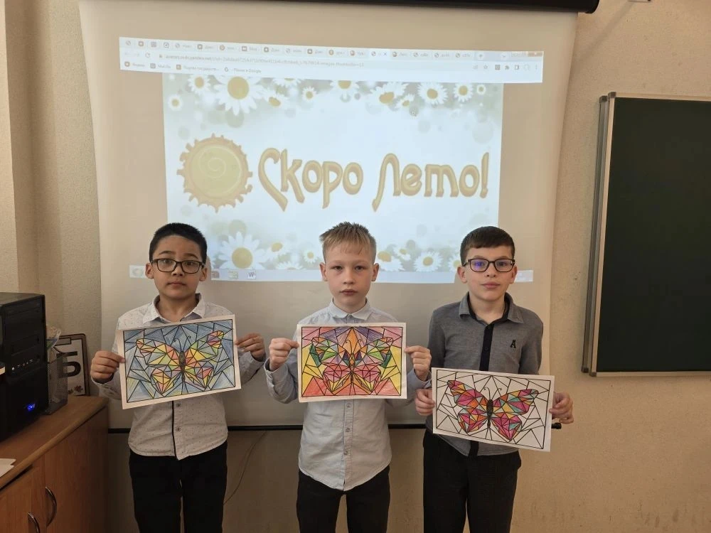 🌸 Урок труда в 3Б классе: мозаика «Бабочка» — летнее настроение своими руками! 🦋 В 3Б классе прошёл 