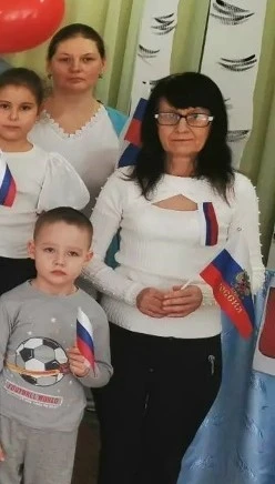 Сегодня свой день рождения отмечает помощник воспитателя группы "Родничок" Дворецкая Ел...