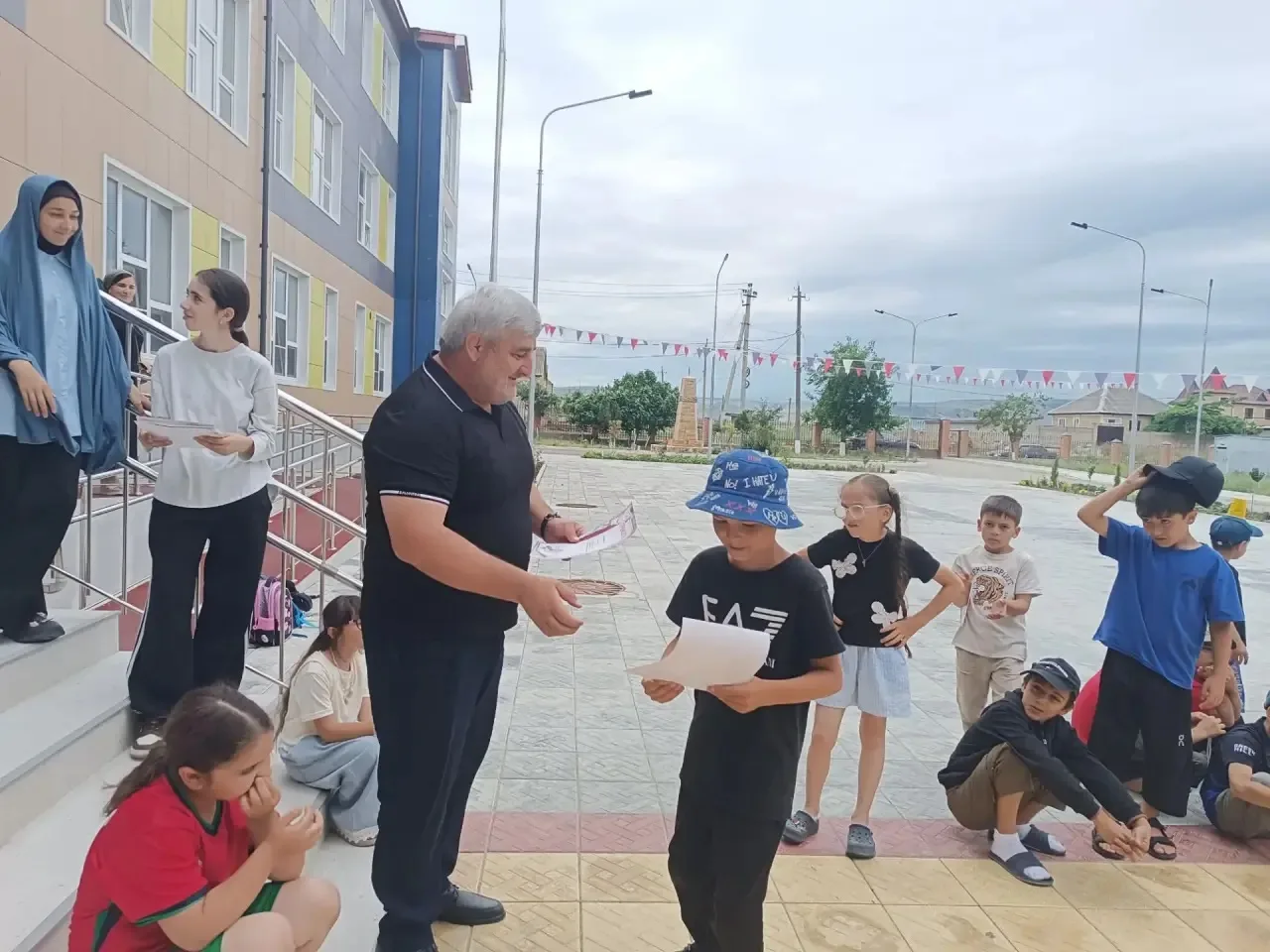 ♥️Заключительный день пришкольного лагеря получился особенно душевной. Ребята вместе с вожатыми вспо