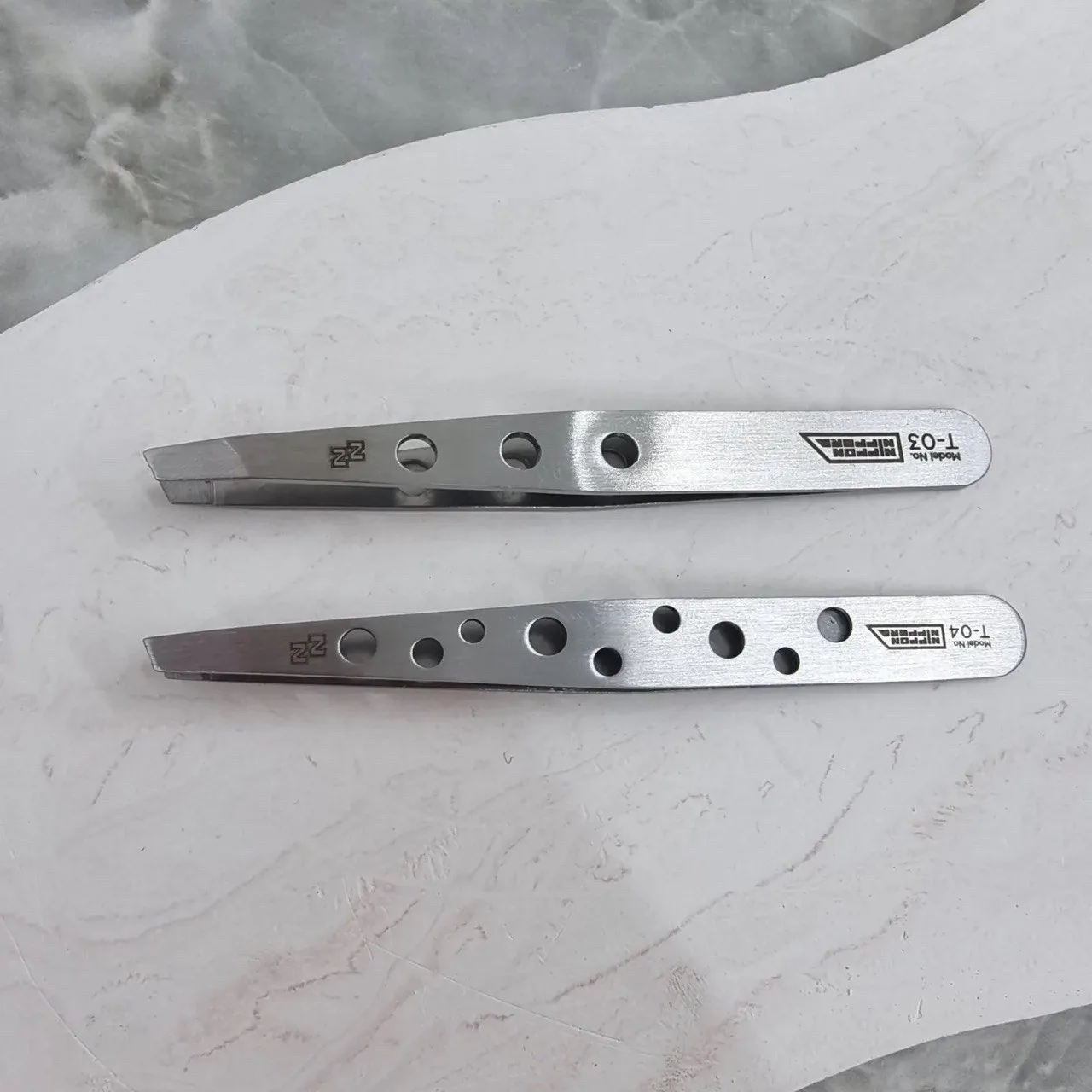 Пинцеты для бровей Nippon Nippers
