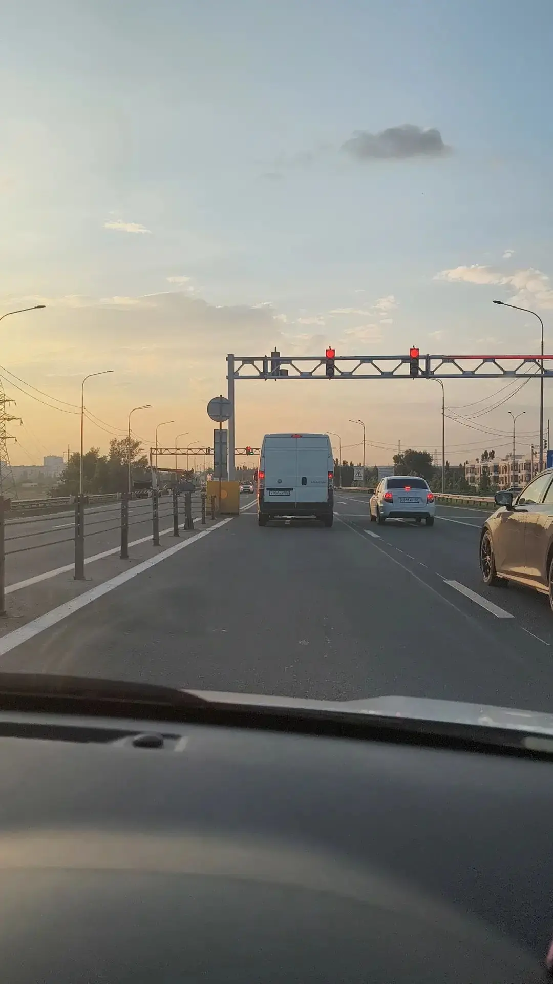 Не прошло и... Пары лет. 🕰️

Светофор 🚦 не просто установлен, но и подключён на Загородном шоссе н