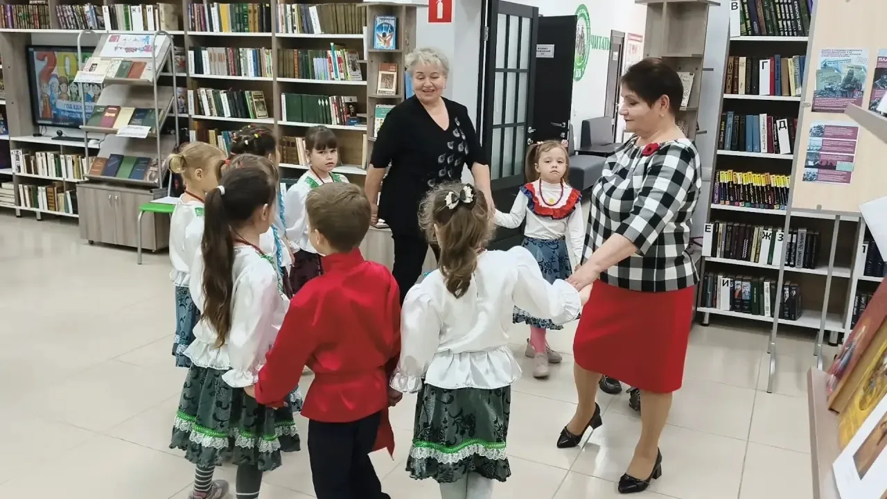 "Куклы народов России» -  мастер-класс  под таким названием завершил «Библиоутро» в ст. Бриньковской