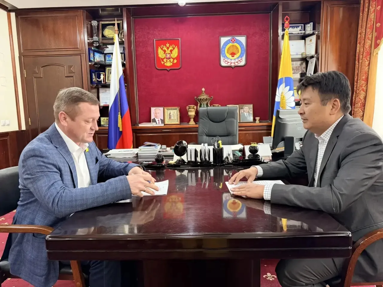 Председатель Народного Хурала (Парламента) Республики Калмыкия  Артем Михайлов провел рабочую встреч