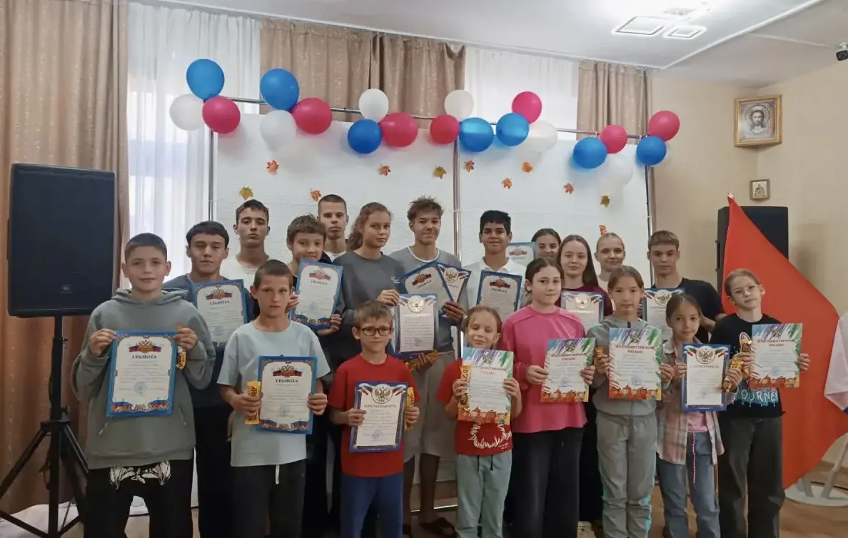 Сегодня в нашем доме состоялось торжественное награждение ребят, активно участвующих в ...