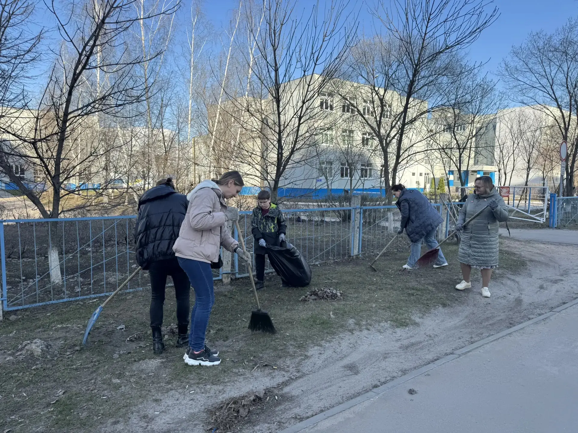 16 апреля 2026 года родители и ученики 4 класса В (классный руководитель Чекуряева Г.Н.) наводили по
