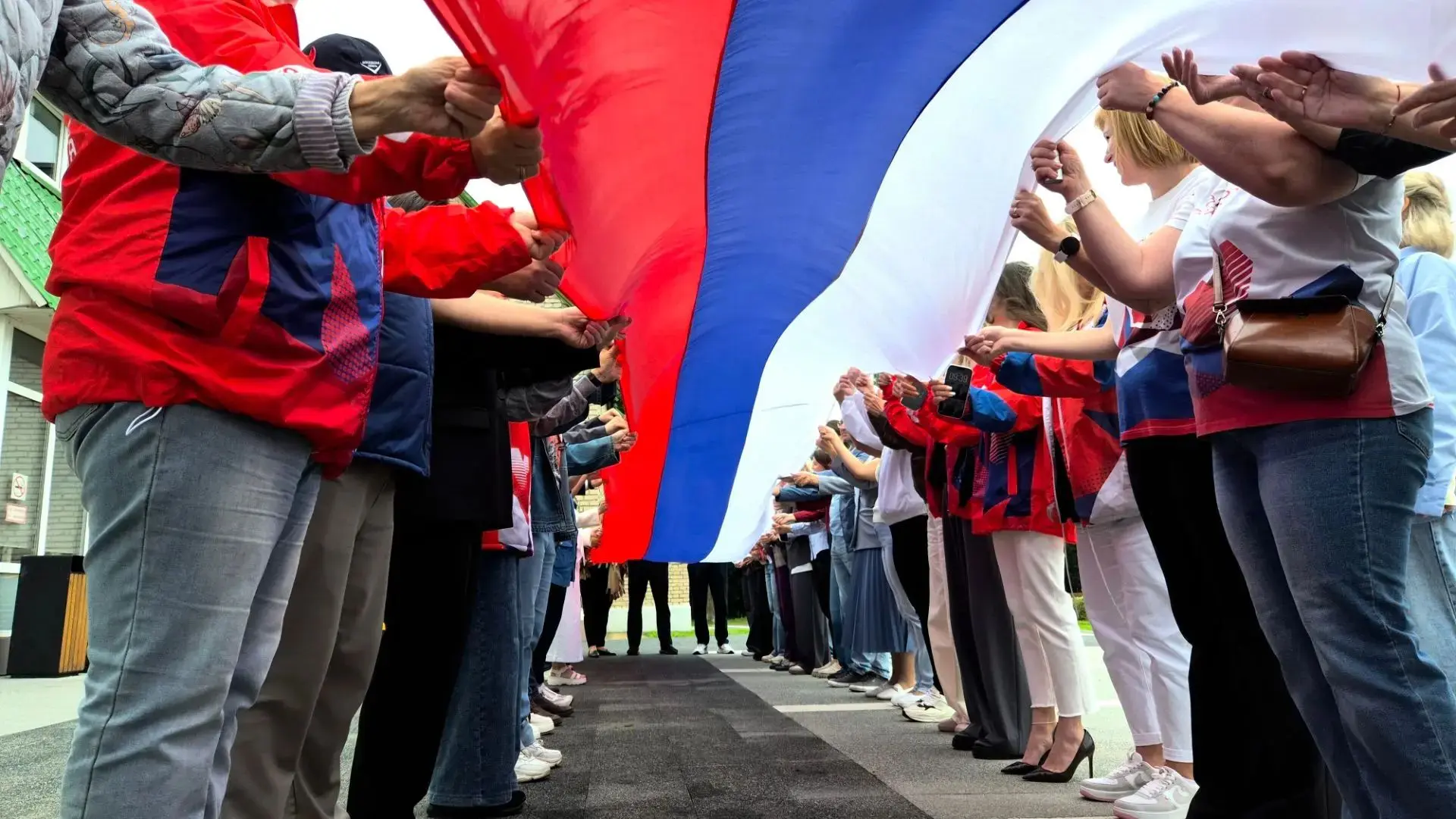 🇷🇺Черноголовка развернула триколор в преддверии Дня Государственного флага!🇷🇺