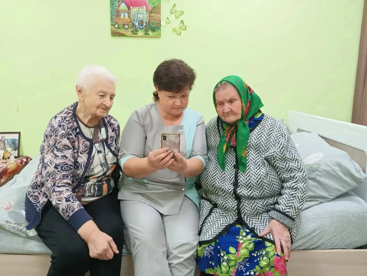 🎉👵👴 Обучающиеся 5 класса Б (кл. рук. Ананьева Н.А.) школьного отделения п.Октябрьски...
