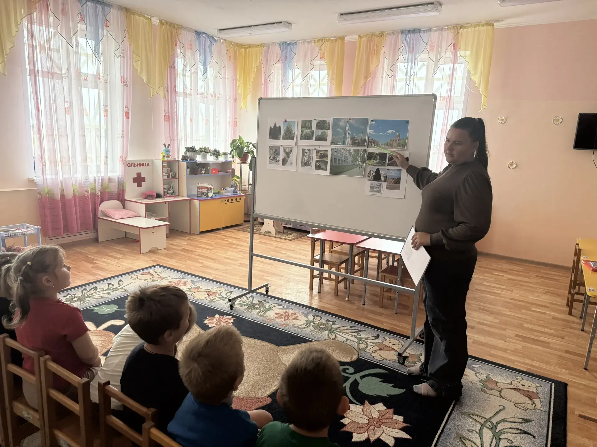 В МКДОУ "Детский сад №4"Сказка" состоялось праздничное мероприятие, приуроченные к 98-л...