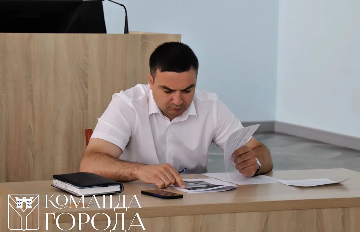 🔘Провел прием граждан в малом зале администрации.

📃Рассмотрели вопросы, среди которых:

• оказани