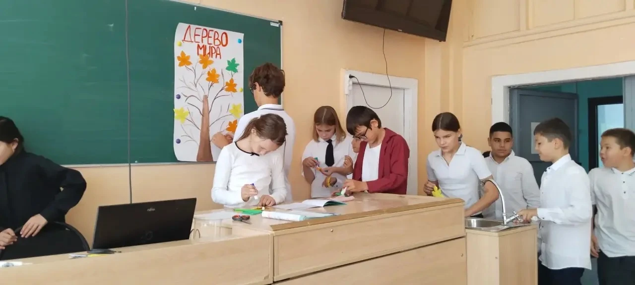 Наши обучающиеся приняли участие в акции «Дерево мира», приуроченной ко Дню солидарност...