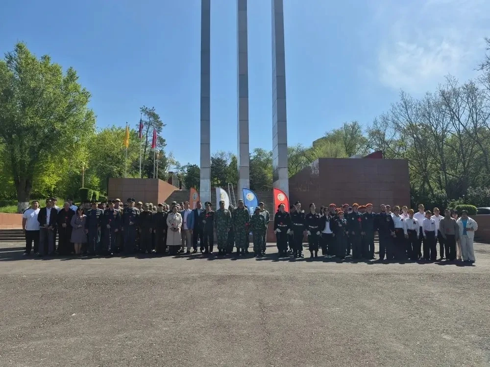 В парке «Дружба» состоялся  республиканский слёт «Джангрин баатрмуд»  6 мая, в преддверии 81-й годов