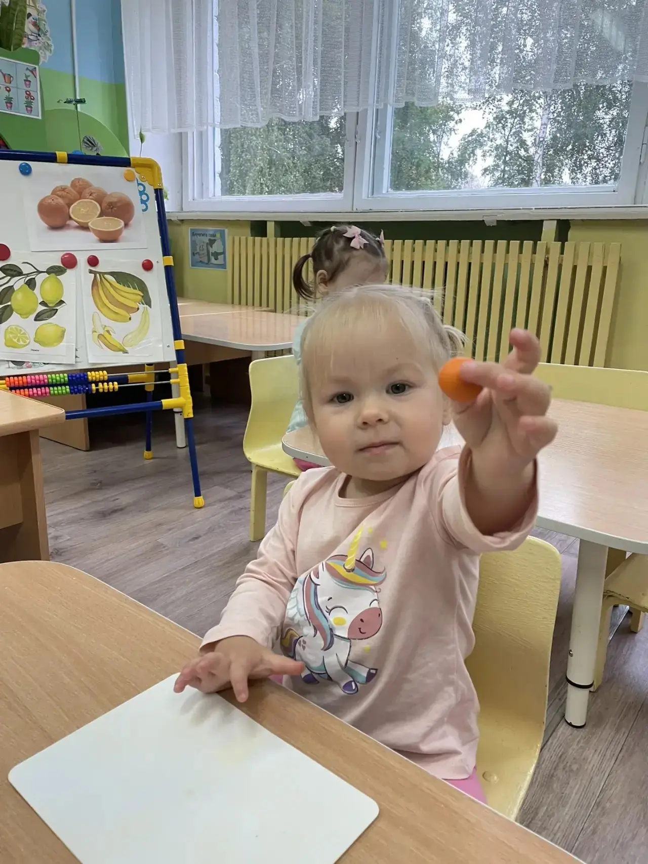 🍊 В группе раннего возраста воспитателем Караберовой И.П. проведено занятие по художес...