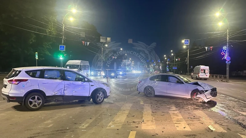 🚔 ДТП на Шереметьевском: при развороте столкнулись «Ford» и «BMW», пострадал ребёнок    Вчера, 18 ма