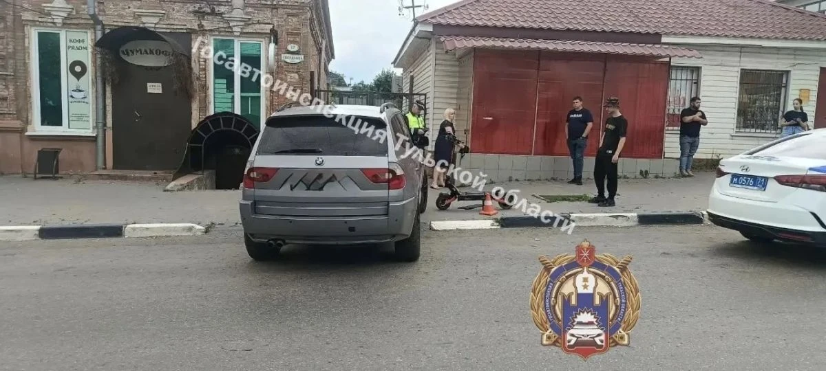 В Ефремове автомобиль сбил 12-летнего мальчика на электросамокате на тротуаре

В Ефремове автомобиль