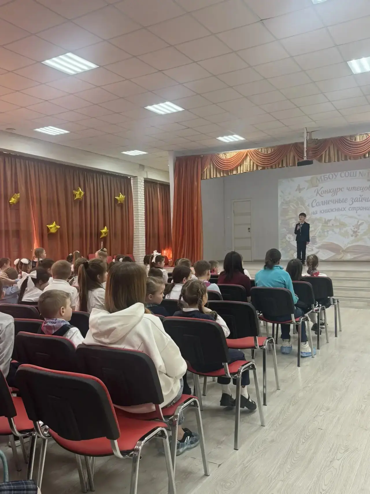 Стихи, солнце и море улыбок! 🎭📖  Сегодня, накануне Всемирного дня поэзии, наши Орлята устроили насто