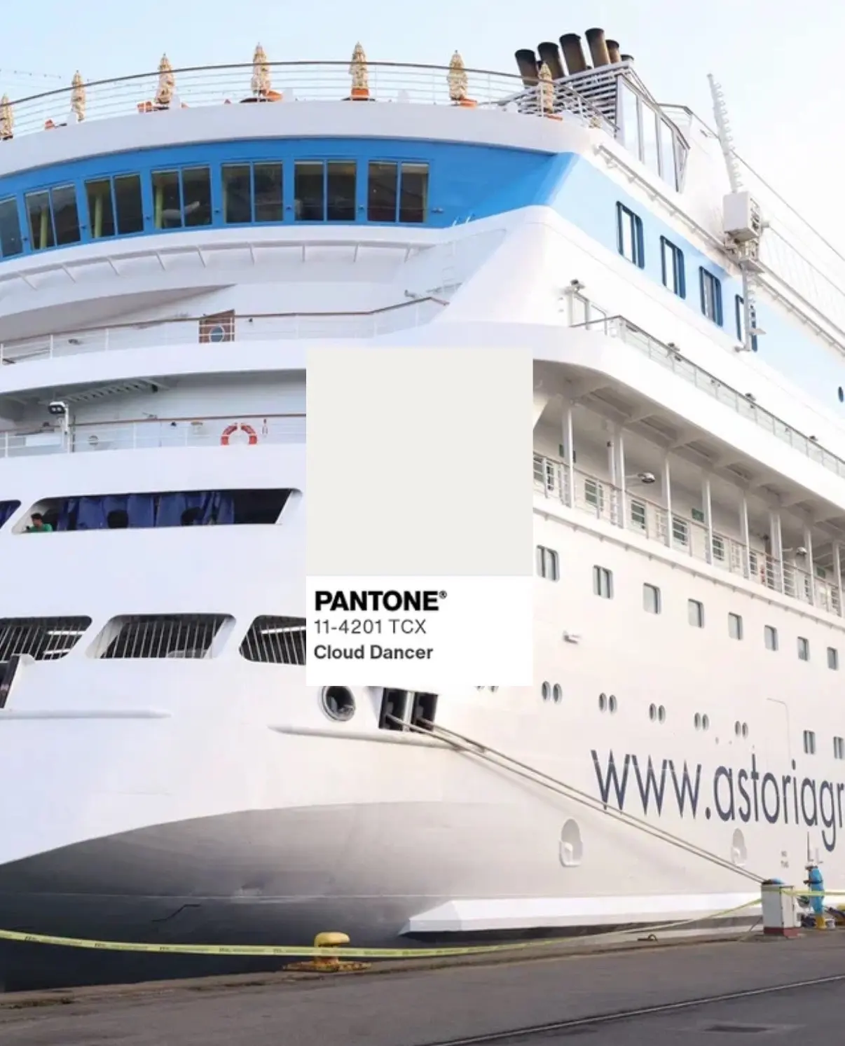 Pantone объявил цвет 2026 года — «Облачный танцор» 🪽 Нейтральный, чистый белый, который символизируе