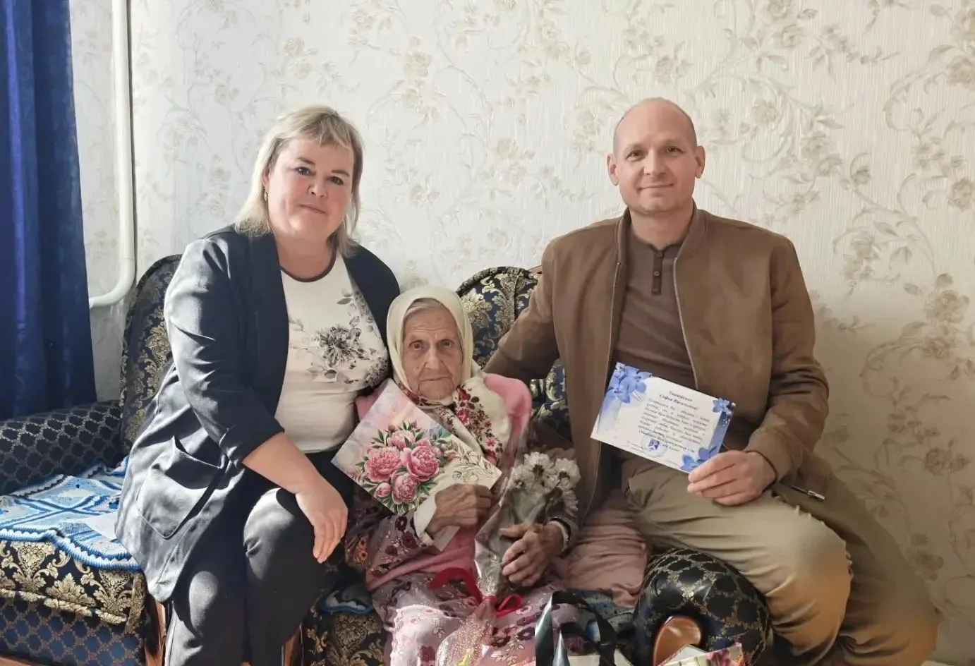Поздравление долгожителей с юбилеем – важная традиция, выражающая уважение и признатель...