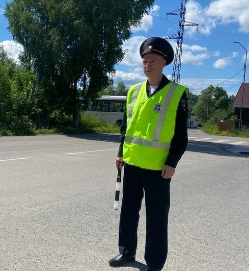 🚔 Ашинские полицейские вместе с представителем Общественного совета при ОМВД организовали для школь
