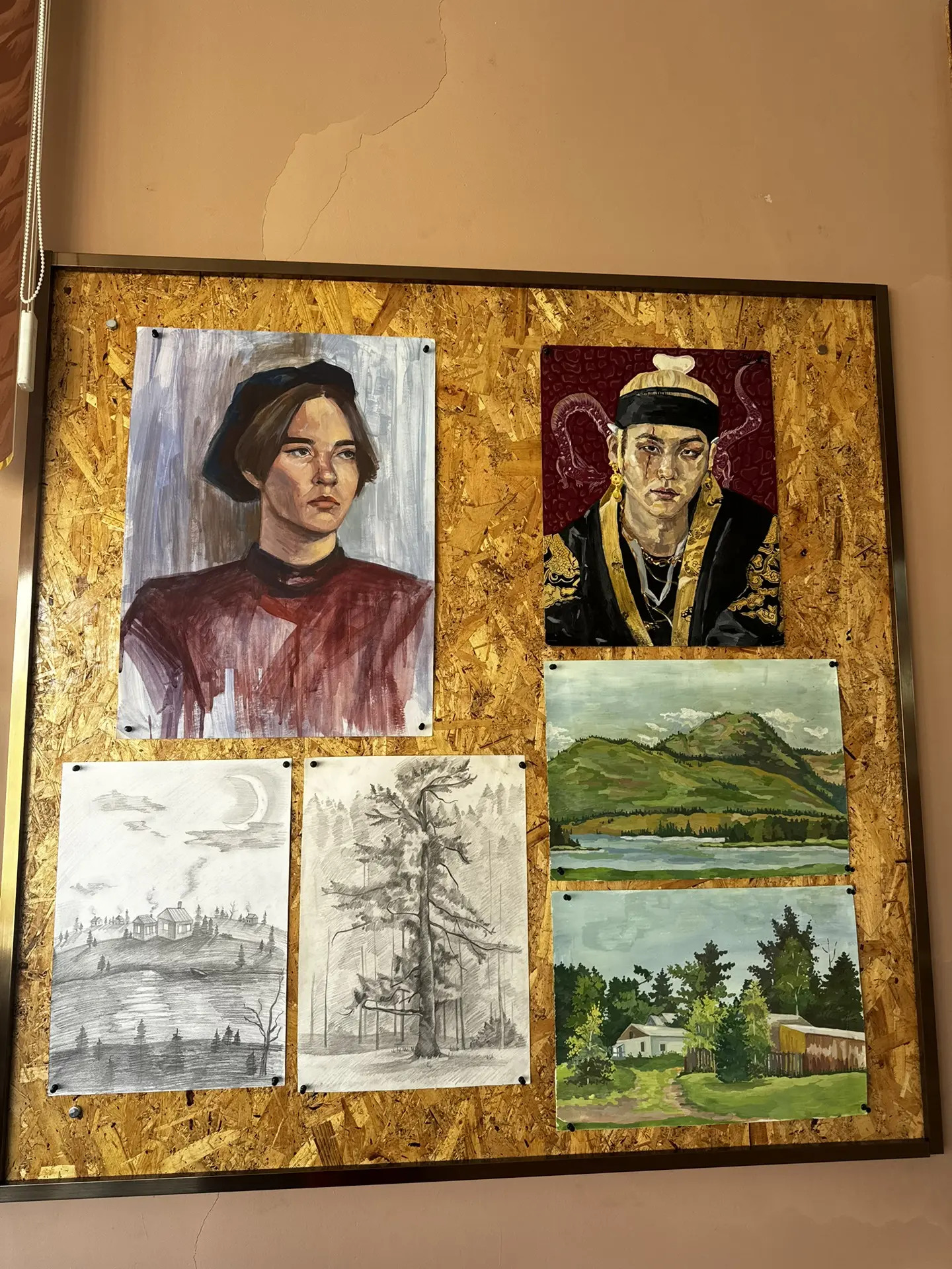 🎨 Приглашаем на выставку детских работ студии ДПИ «Мир Креатива»!

С 27 мая по 30 июня в переходе с