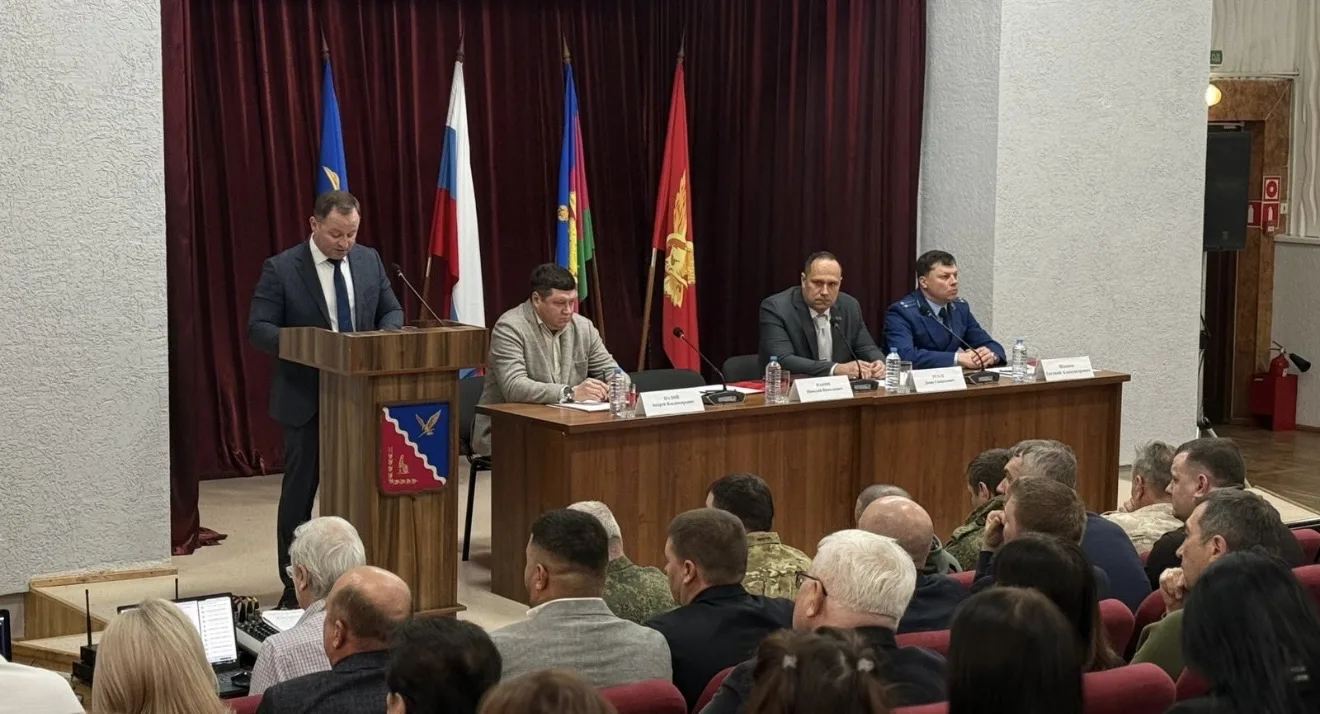 Сегодня состоялась отчетная сессия, на которой глава города  представил депутатам результаты работы 