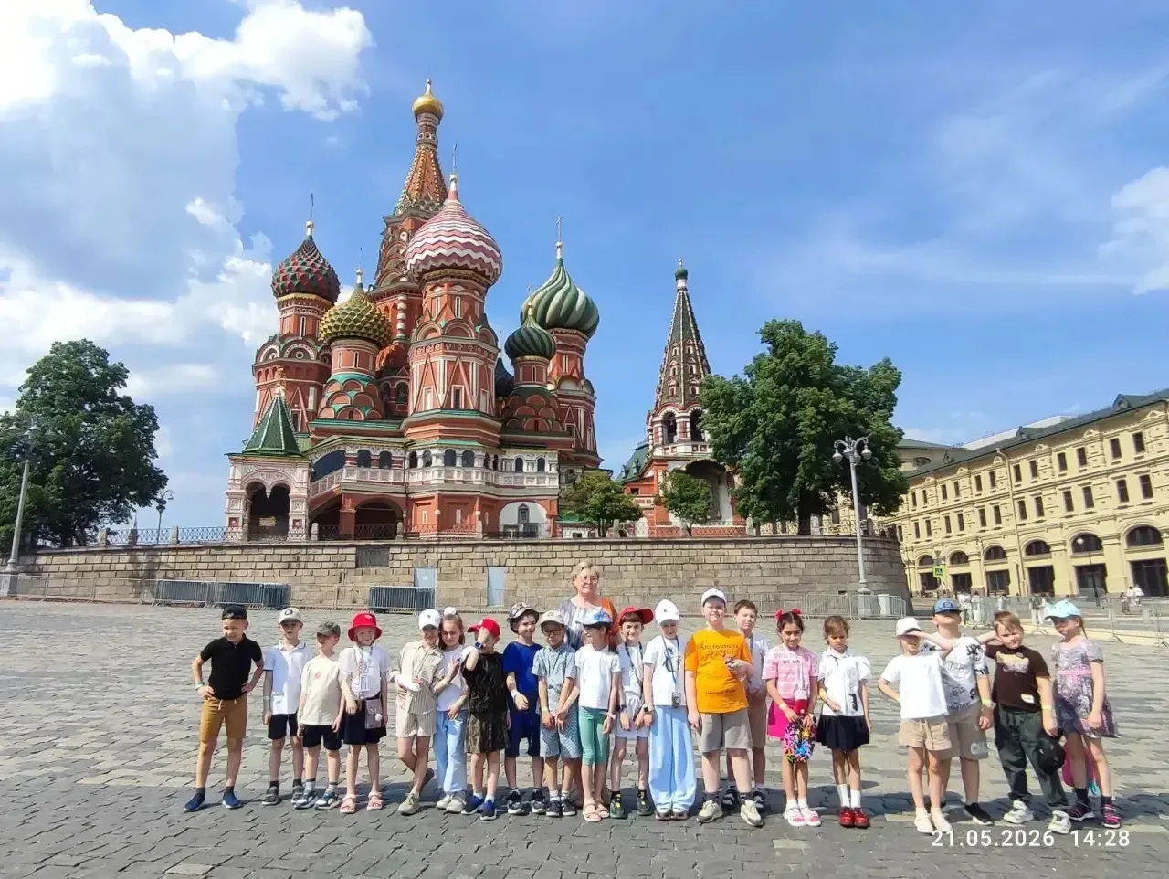 Учащиеся 1А класса совершили обзорную экскурсию «Посвящение в москвичи» 🪆