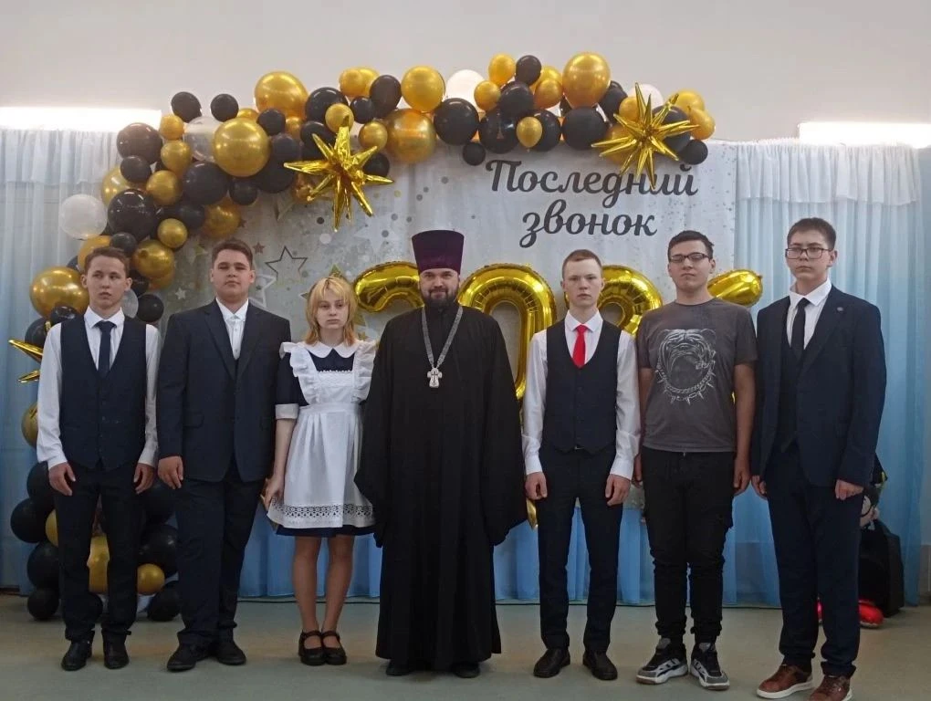 Сегодня наши выпускники и их родители приняли участие в акции "ДОРОГА К ХРАМУ", в рамка...