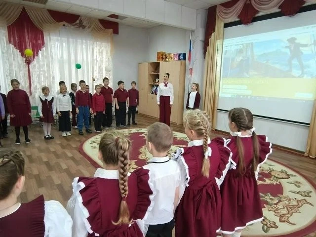 Церемония поднятия флага: начало учебной недели