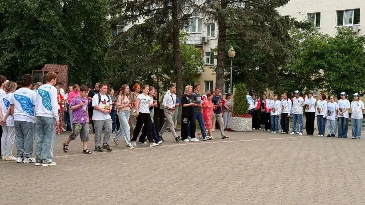 Вечером 22 июня 2026 года студенты КузТАГиС присоединились к Всероссийской акции «Свеча памяти», кот
