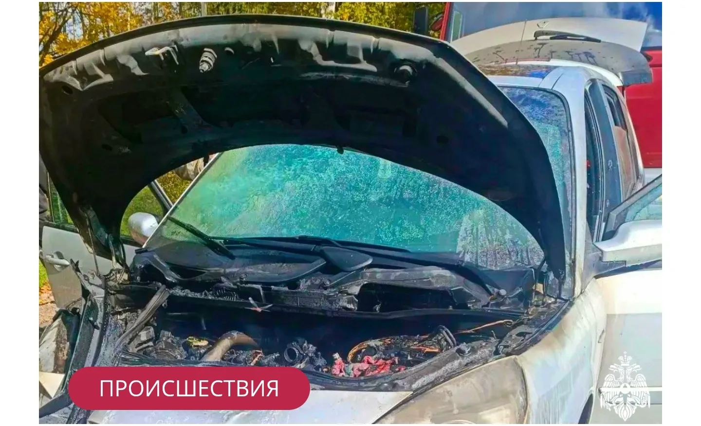 Смоленские пожарные за сутки тушили автомобиль, дом, баню и мусор
