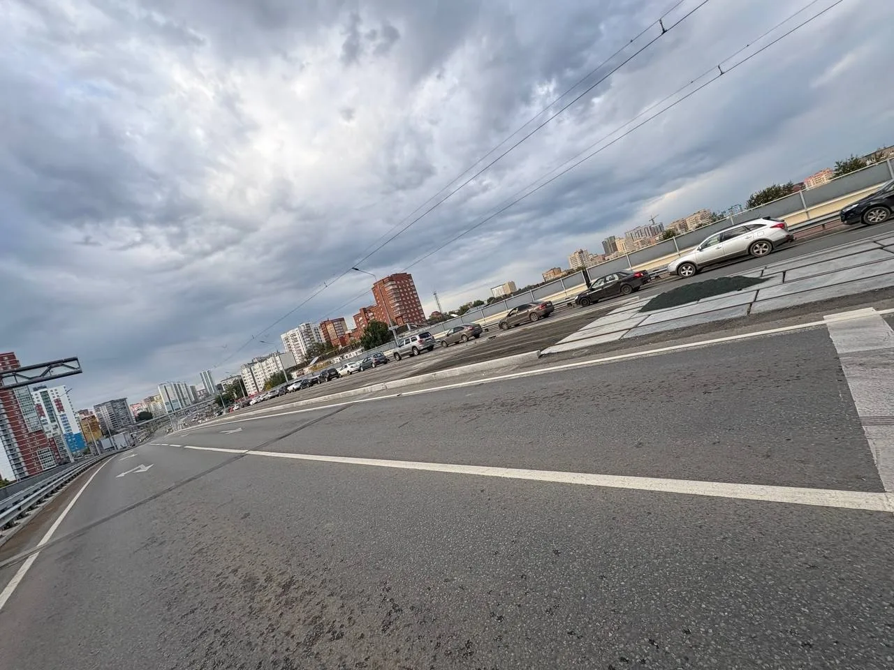 🚗 Очередь на заправке — около 300 машин