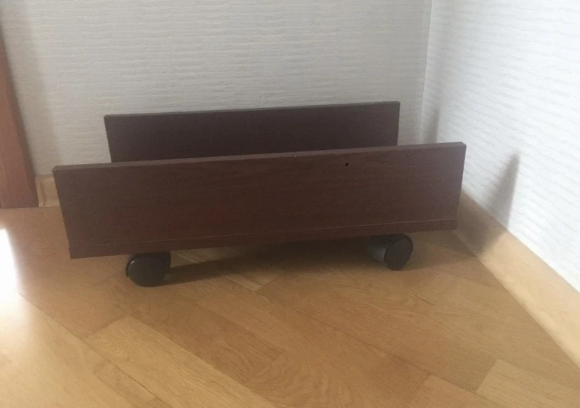 Подставка под системный блок, на колесиках.