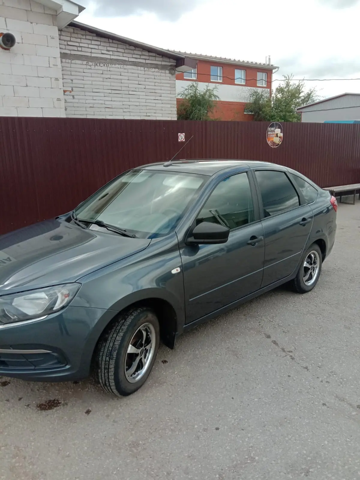 Продам Ладу гранту в отличном состоянии. Зелёная автотранспорта, пробег 87т. Год выпуск...