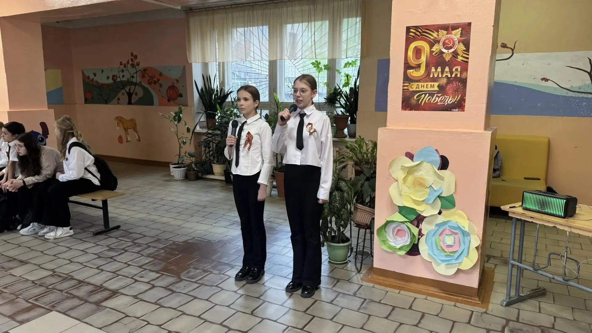 ОТКРЫТЫЙ МИКРОФОН  1945 год уходит все дальше, но голоса тех лет не стихают. Память о героях живет в