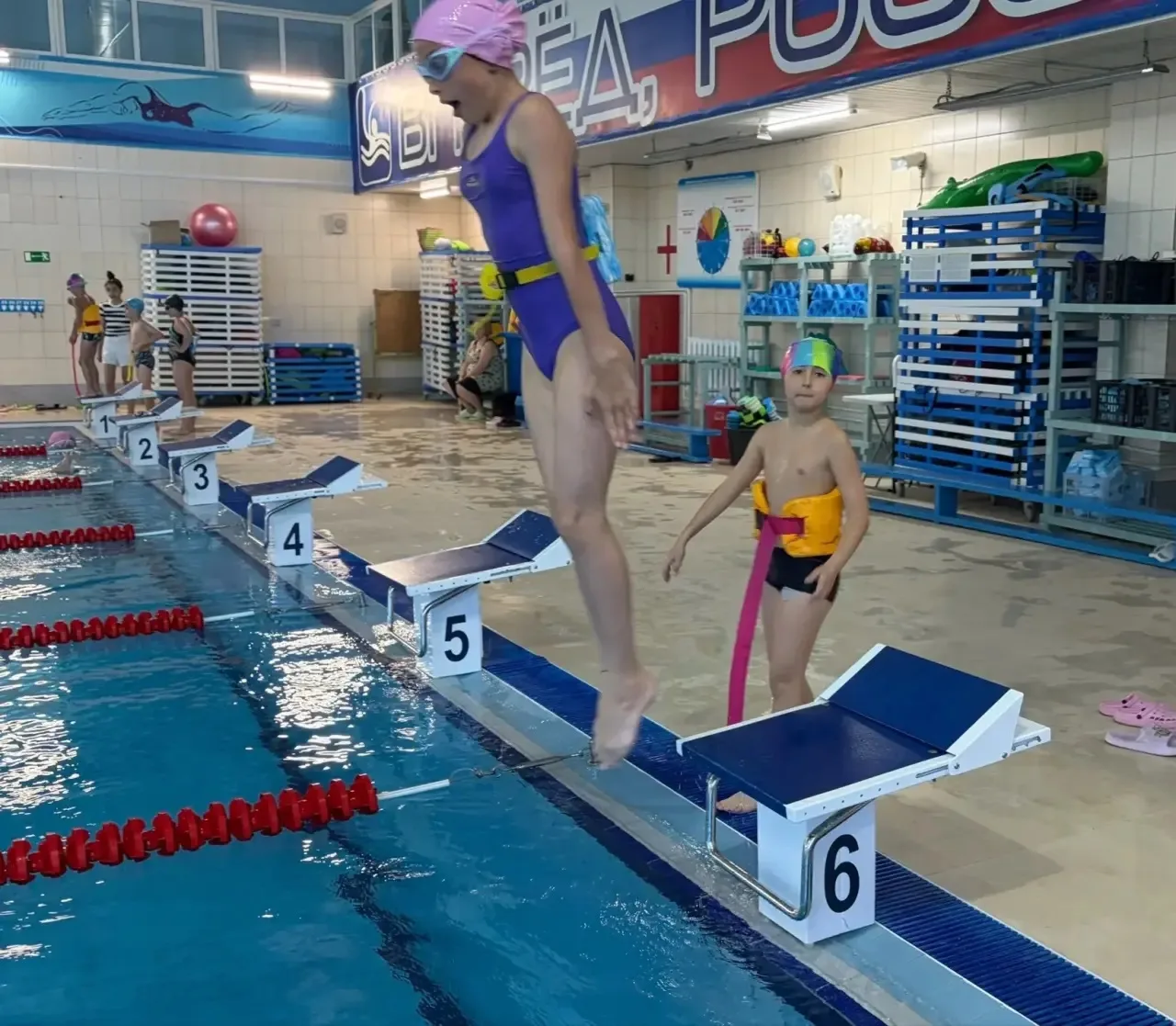 Безопасность на воде: в лагере «Радуга» учат жизненно важному навыку 🏊