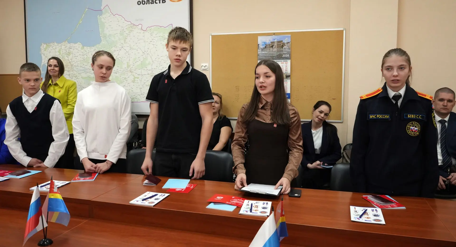✅Открываем двери в будущее: торжественное вручение паспортов юным гражданам! ➡️Накануне, в День восс