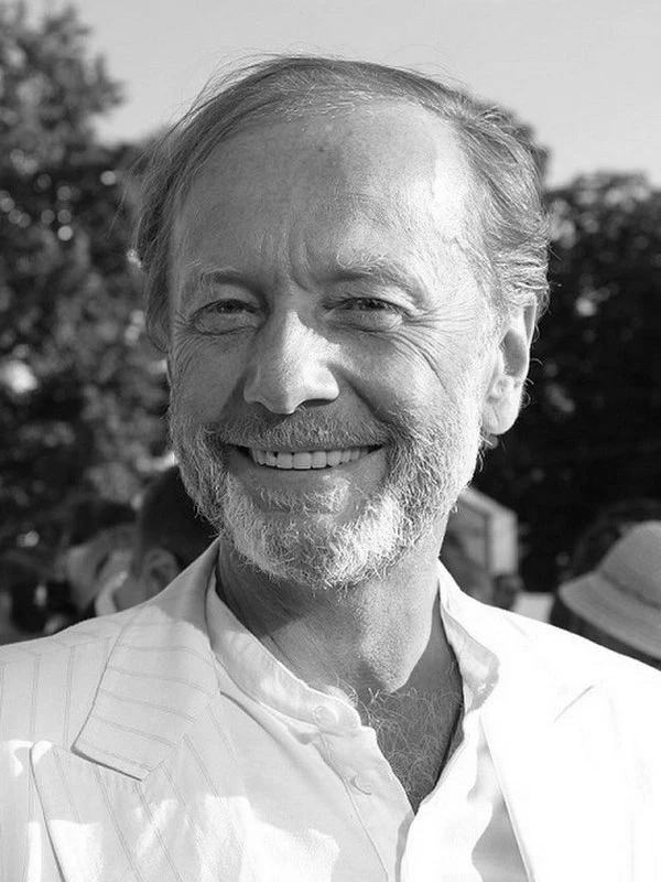 ✍️«Оптимисты — это те, кто, опоздав на поезд, не расстраиваются — просто считают, что о...
