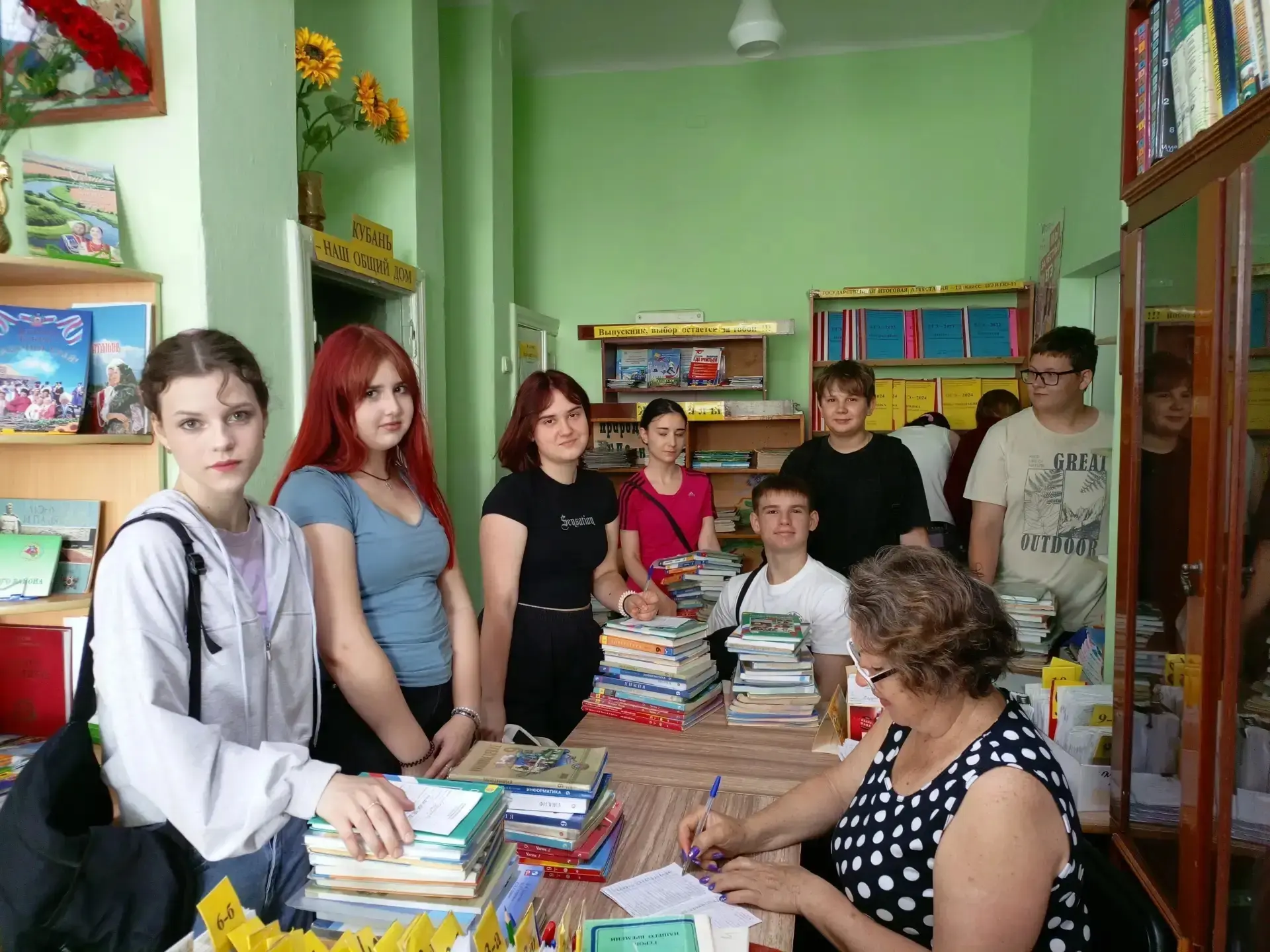 📖 «Всезнайка»: летние приключения в школьной библиотеке! 📖

Лето — отличное время, чтобы открыть д