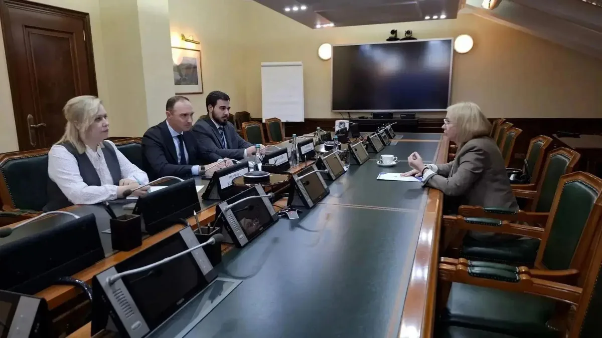 Ирина Гехт и Антон Басанский провели рабочую встречу

На встрече губернатора НАО со статс-секретарём