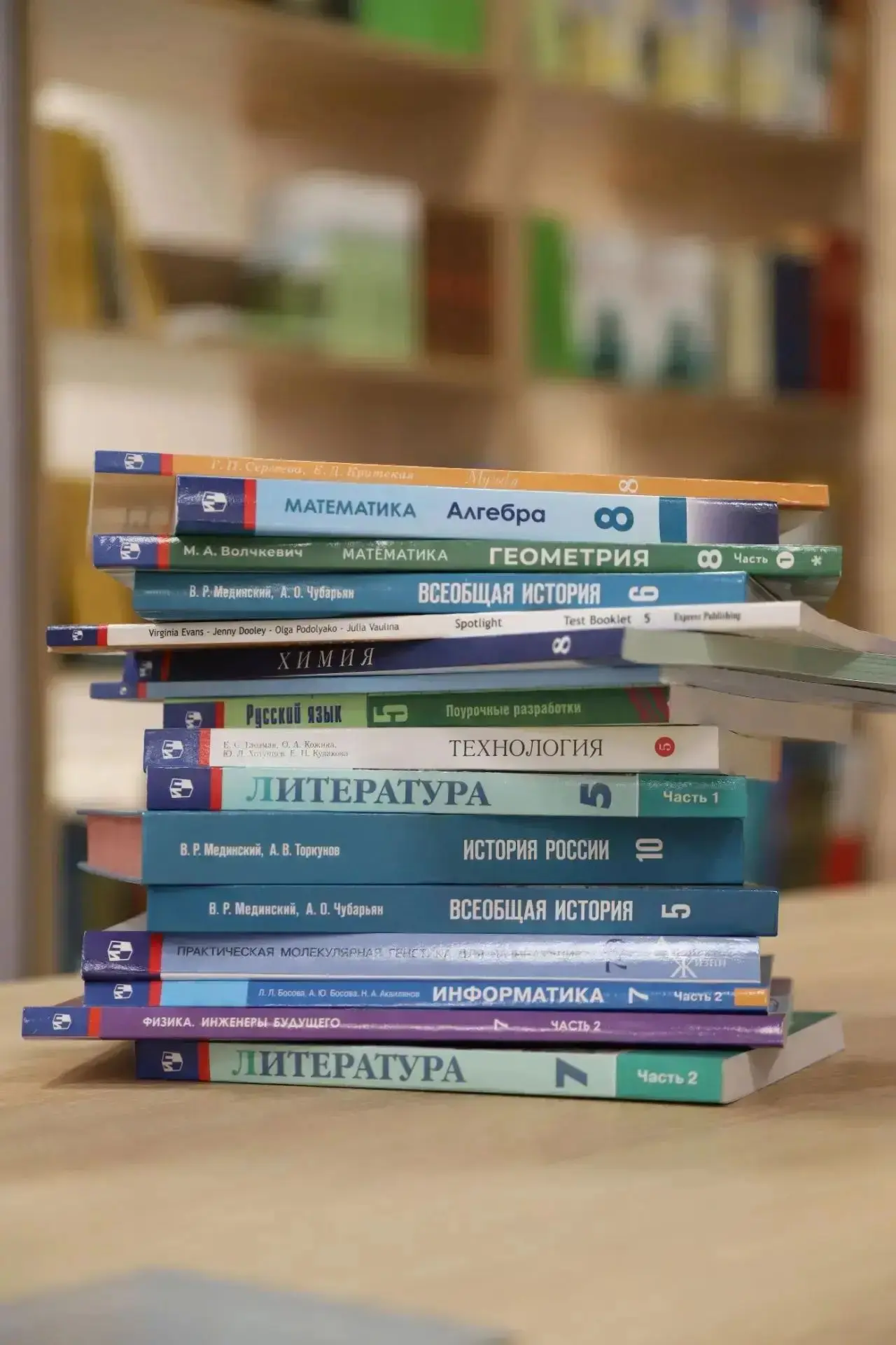 📚С первого сентября школьники будут изучать предметы по новым государственным учебникам