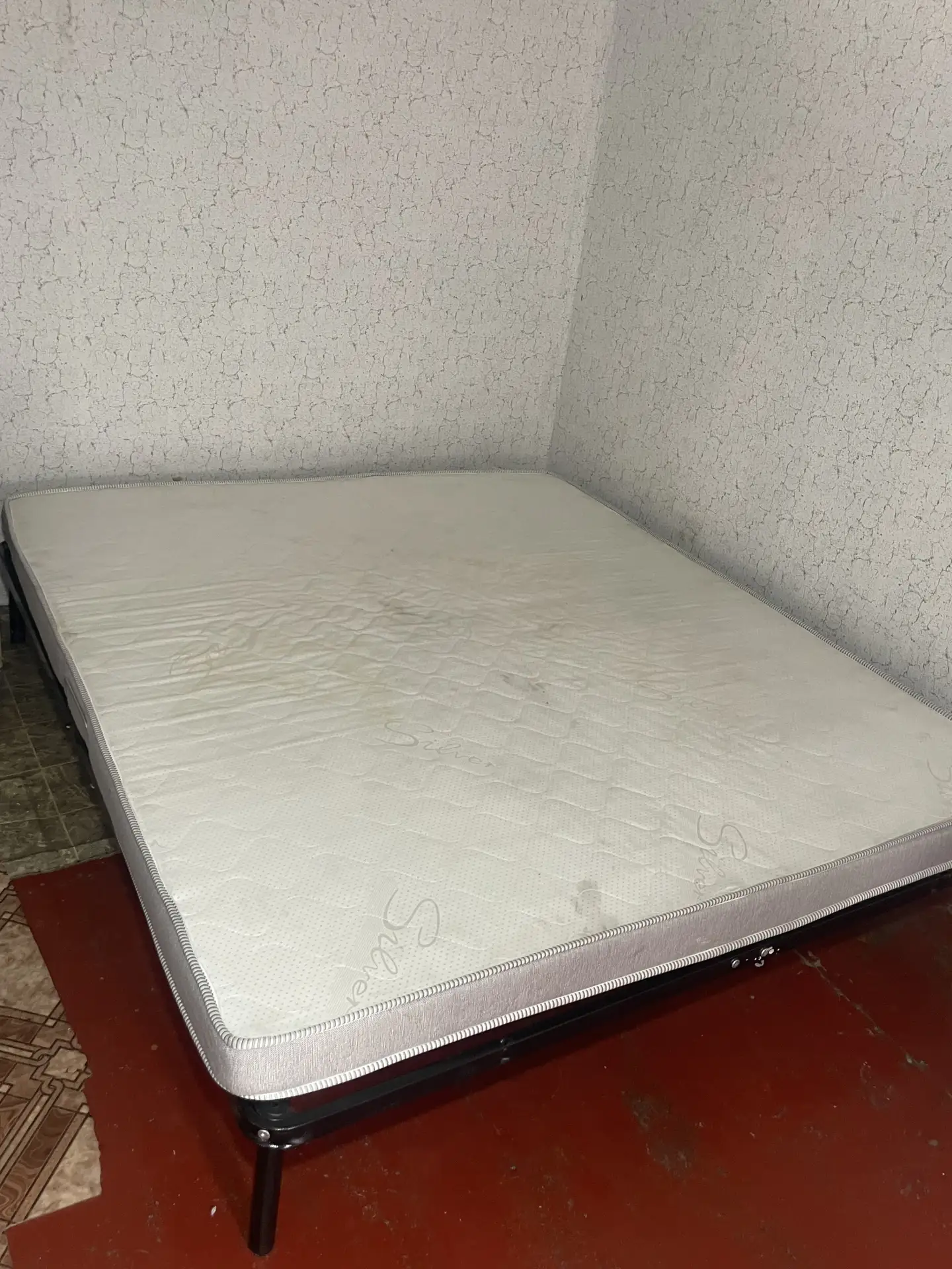 Продам  беспружинный матрас 180*200