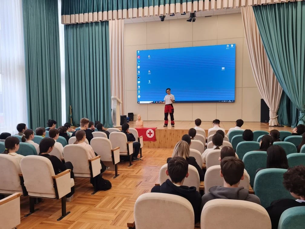 🧰Мастер-класс по первой помощи от Российского Красного Креста🧰   ❗Сегодня в нашей школе состоялось к