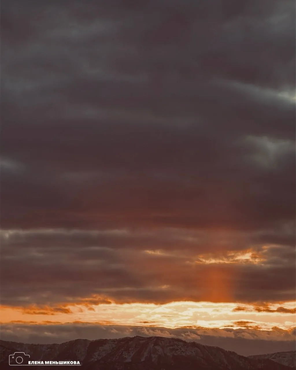 Как прекрасна и удивительна наша природа! 🌇  Делимся потрясающими кадрами заката от https://t.me/lov