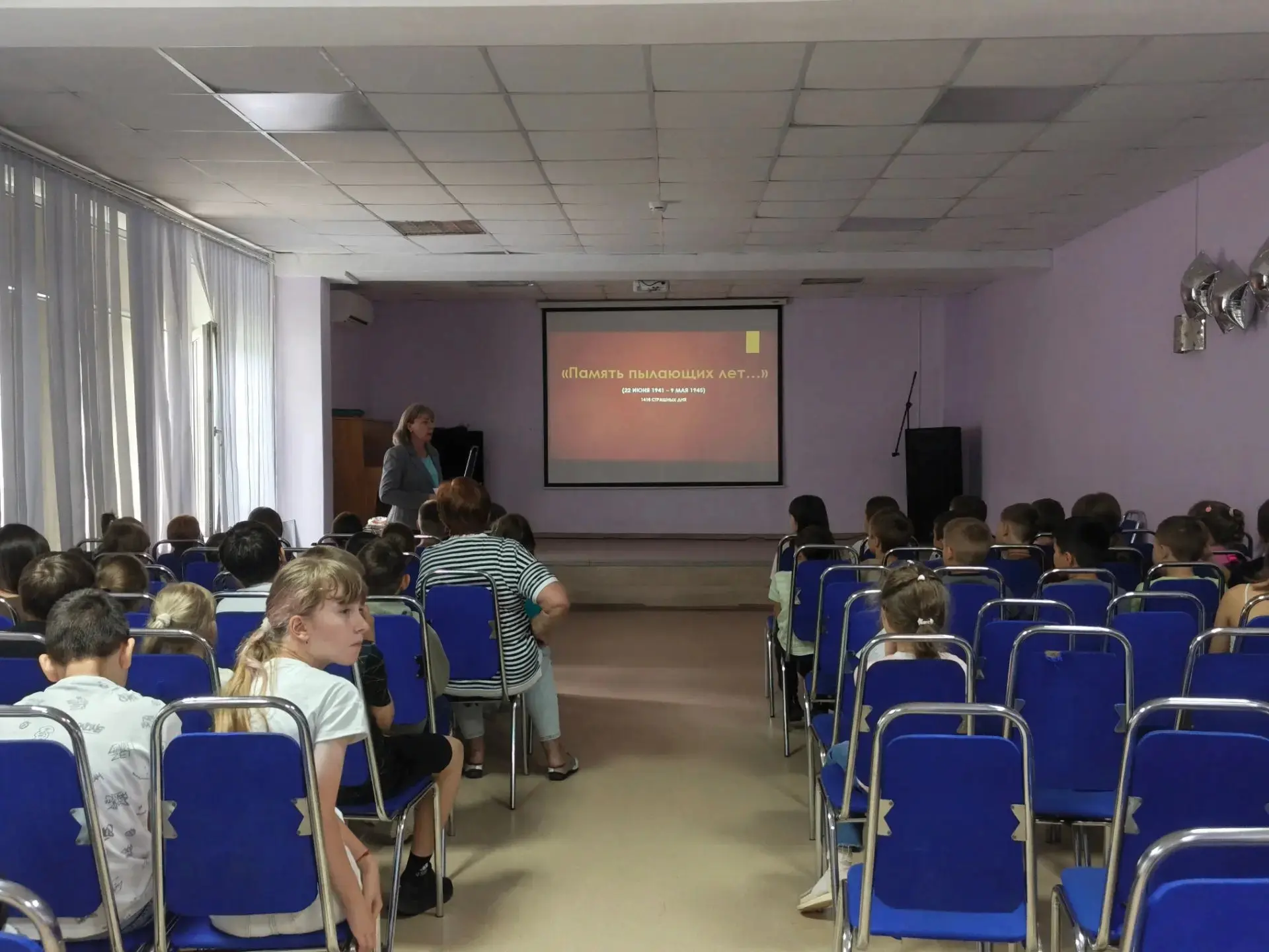 Сегодня в нашем лагере прошёл урок памяти «Подвигу народа жить в веках!» в рамках Дня памяти и скорб