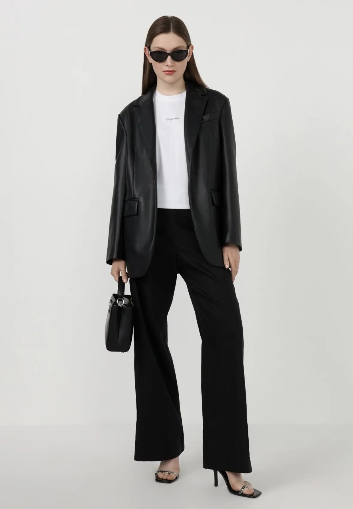 Брюки Calvin Klein
лен 51%, лиоцелл 47%, эластан 2%
EUR 42
CT 40
2500₽

#брюки #ck